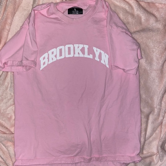PrettyLittleThing Brooklyn New York Oversized Baby Pink Tee, Size Large - Picture 2 of 2